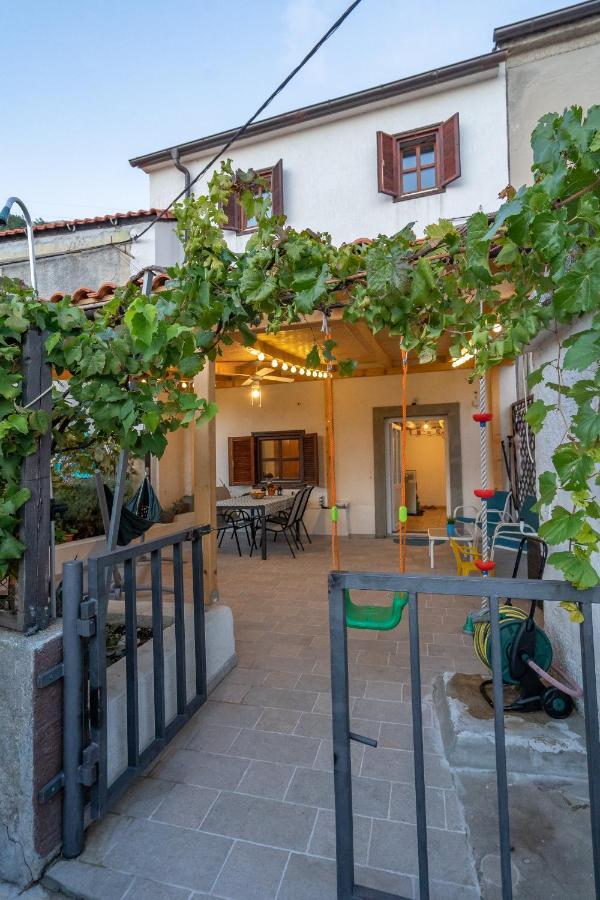 Holiday House Nova Stara Baška Exterior foto